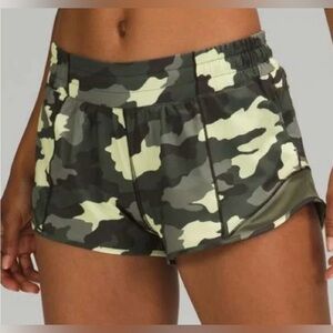 Lululemon Hotty Hot Shorts - Heritage 365 Camo